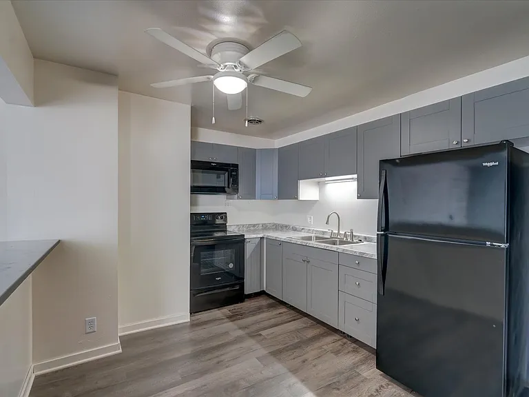 1906 Lake Point Dr #3 — Photo 5