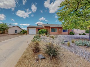 121 Lynwood Dr SE, Rio Rancho, NM 87124