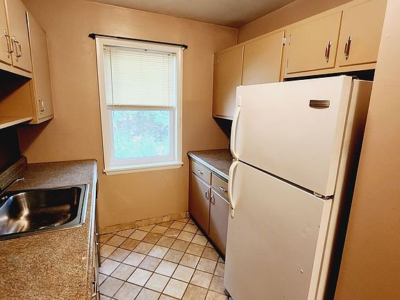 4th image of 404 Woodcliff Ave #1-204