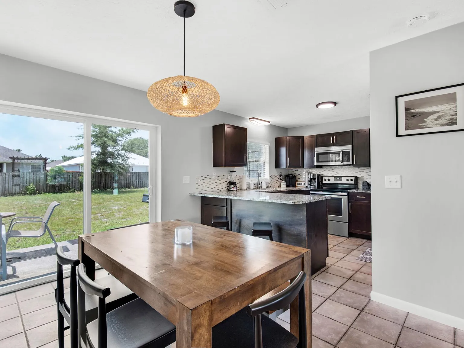 3 bed, 1300 sqft, $2,200 — Photo 2