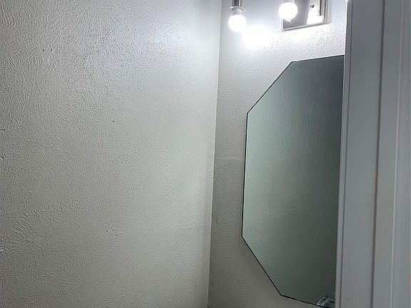 2nd image of 4018 Timber Cor