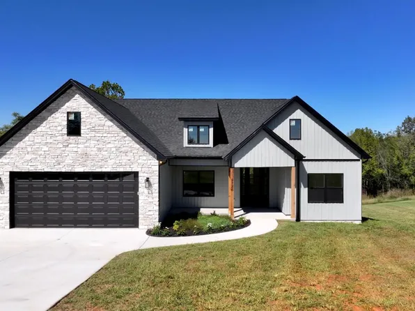 9726 Leesville Rd, Evington, VA 24550