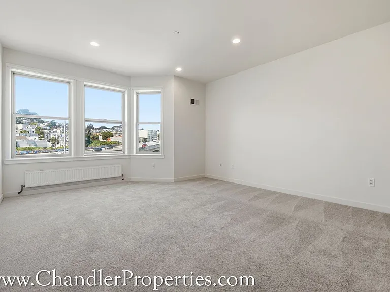55 Trumbull St — Photo 2
