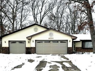 2091 Hidden Valley Dr, Crown Point, IN 46307
