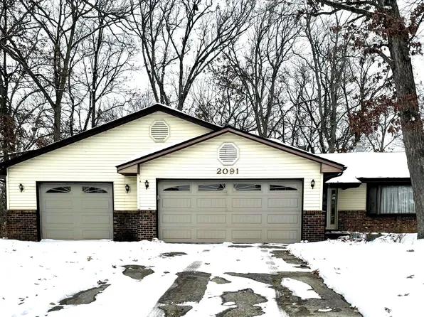 2091 Hidden Valley Dr, Crown Point, IN 46307