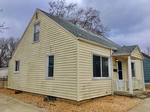 3rd image of 2215 Woodland Ave