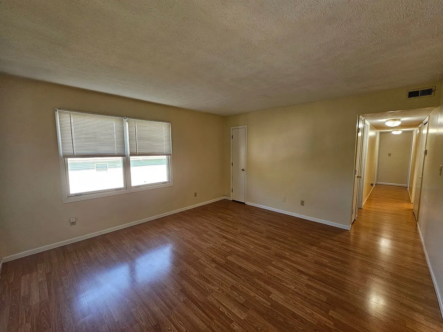 2865 University Avenue — Photo 2