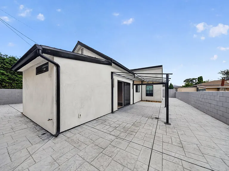 2327 N Naomi St — Photo 26