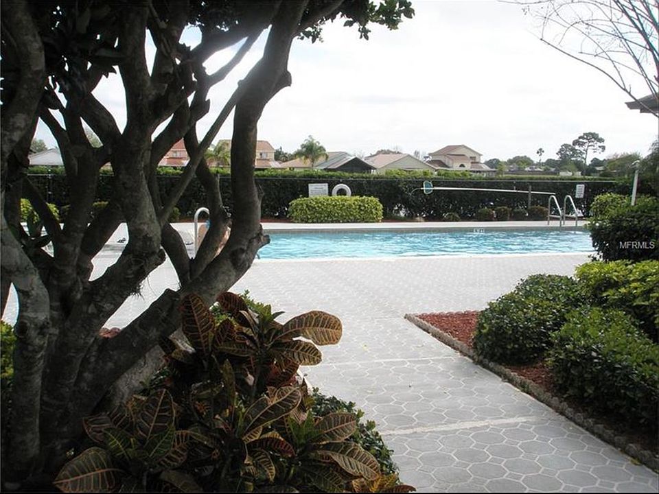 1st image of 126 Lakepointe Cir