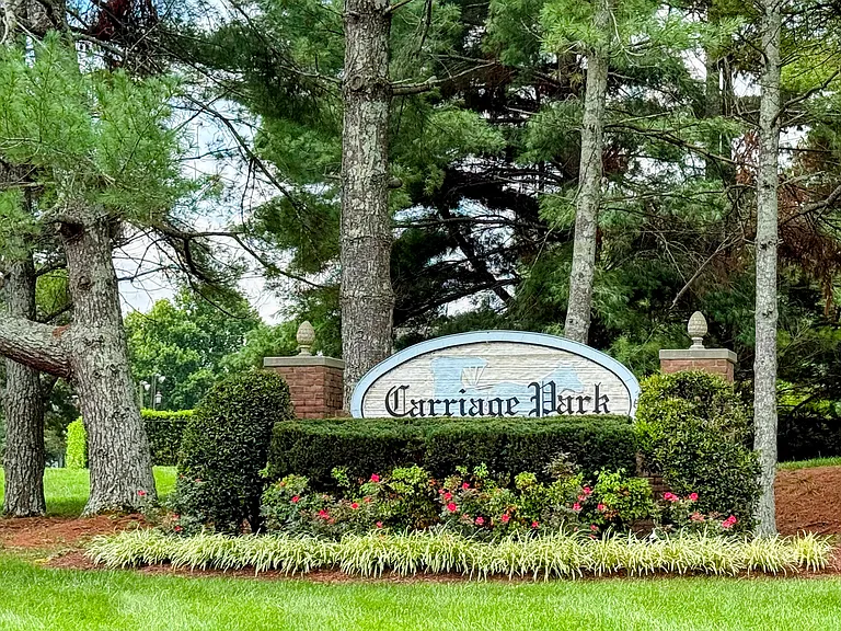 1221 Carriage Park Dr — Photo 31