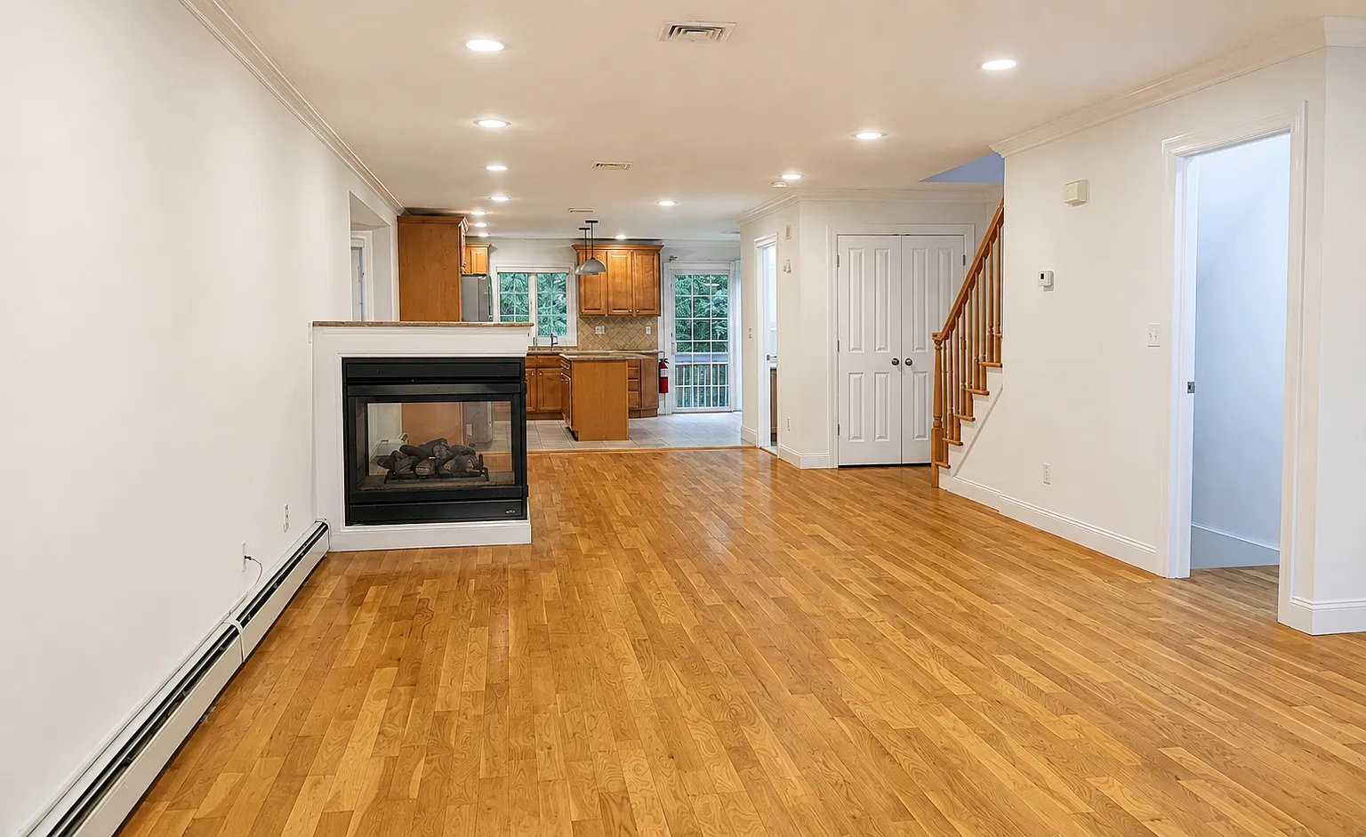 3 bed, 3.5 bath, 2084 sqft, $4,900 — Photo 2