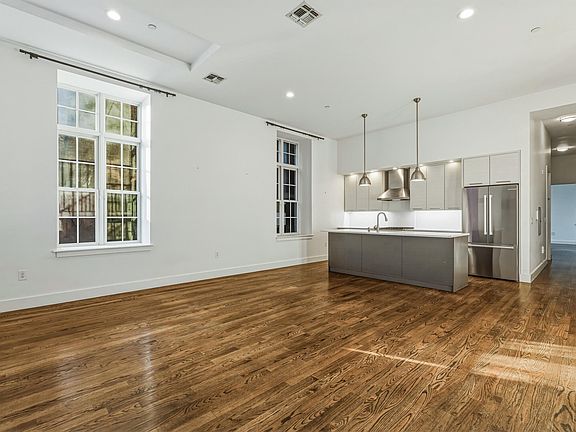 4th image of 304 Pavonia Ave #102A