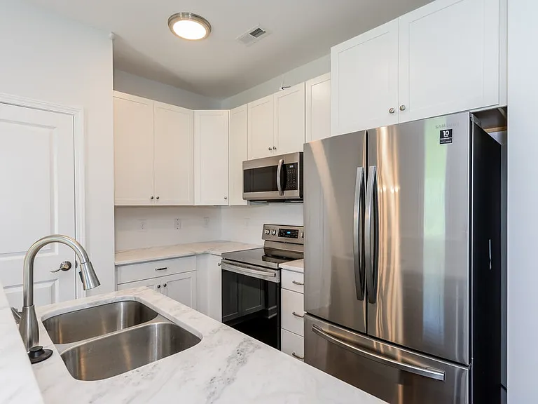 109 McLean St — Photo 5