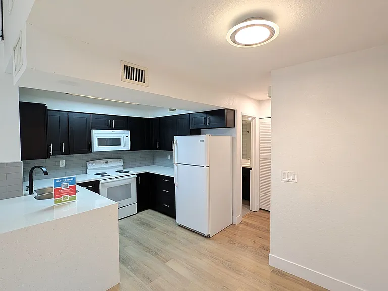 602 N May St #67 — Photo 11