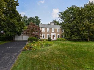 5 Beaver Pond Rd, Loudonville, NY 12211