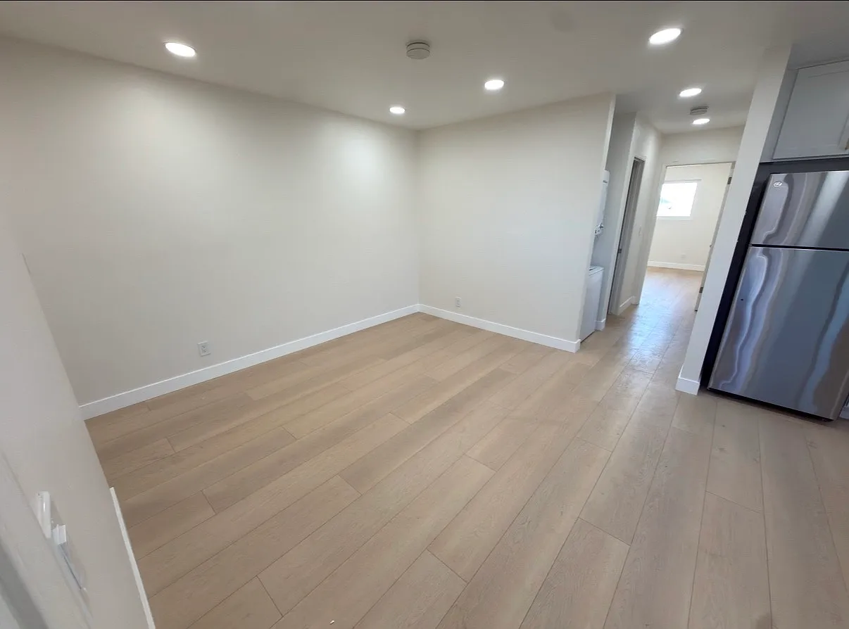 2 bed, 700 sqft, $3,150 — Photo 2