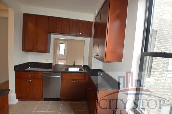 Rented by City Stop Realty | media 8
