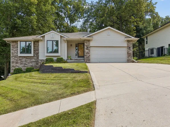109 Fox Haven Dr, Council Bluffs, IA 51503