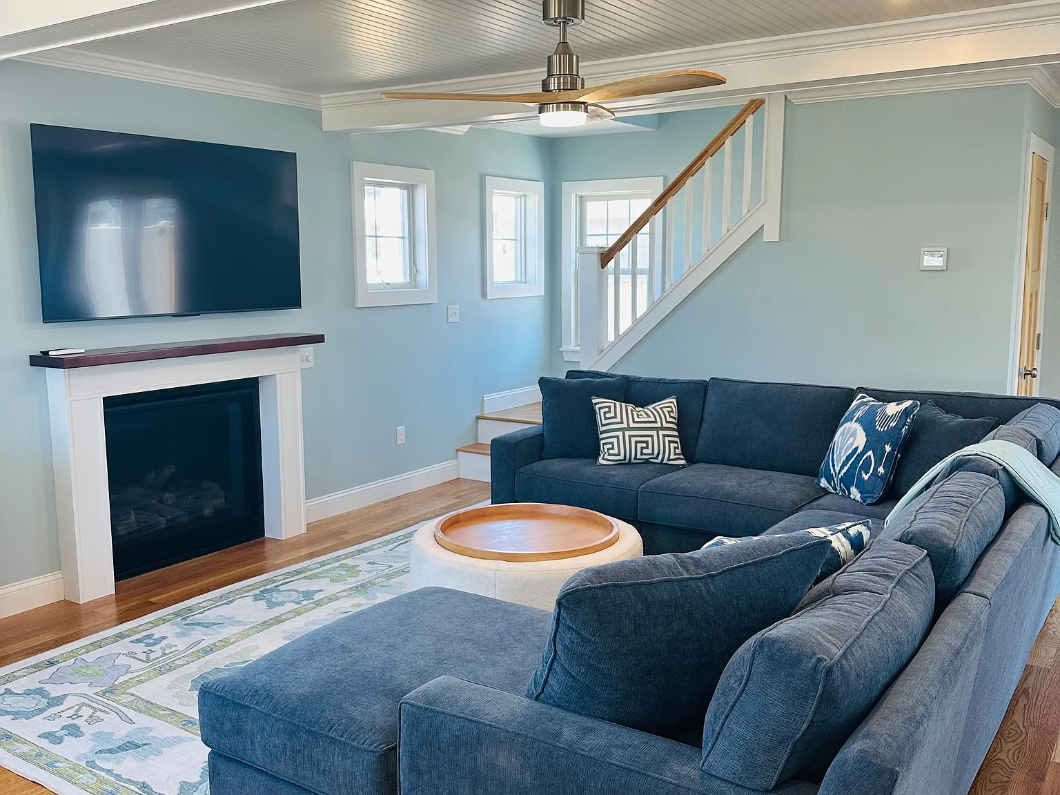 3 bed, 1374 sqft, $5,250 — Photo 4