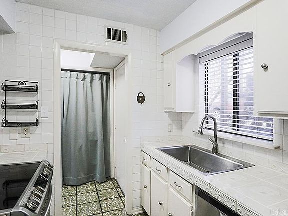 5th image of 1401 N Pierce St #2