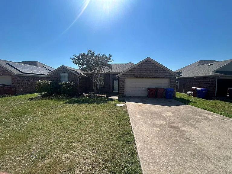 1001 Brookhaven Dr — Photo 15