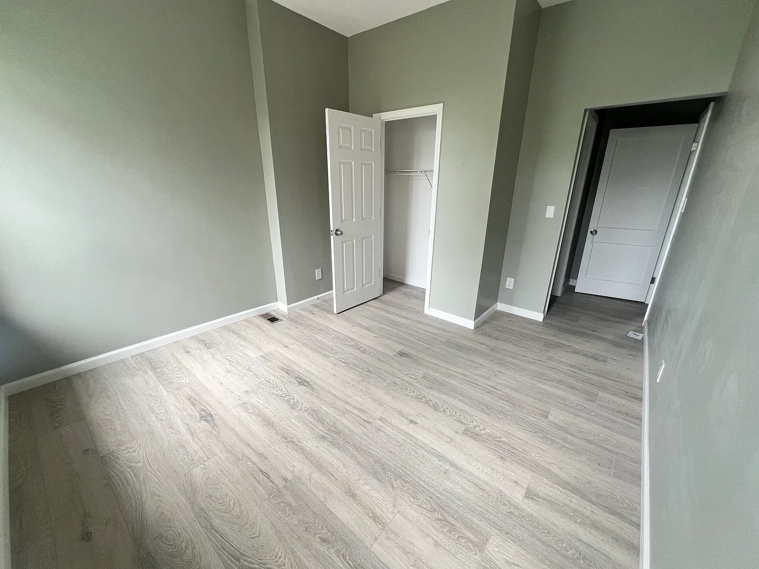 912 Adelaide St — Photo 3