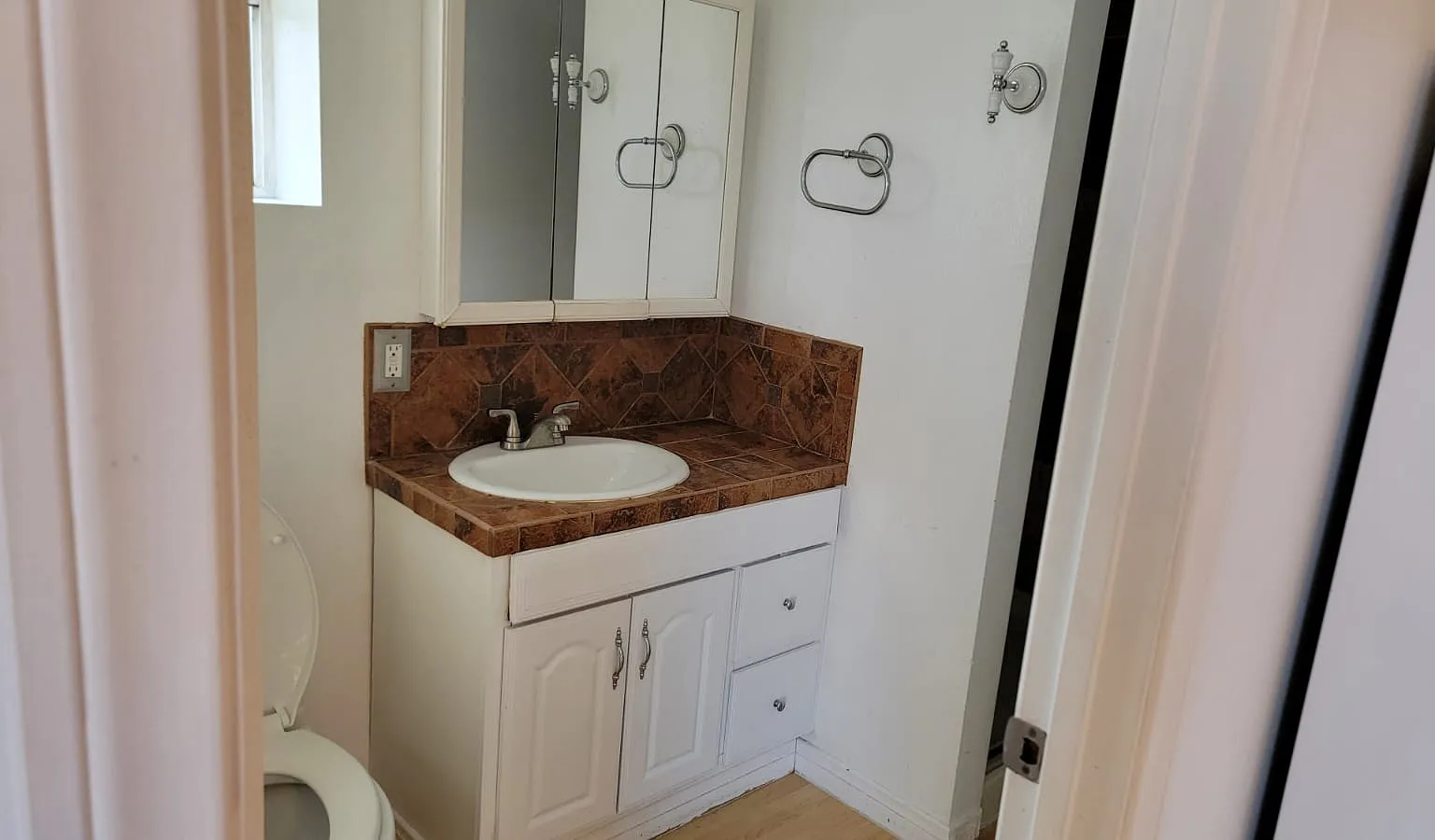 1 bed, 700 sqft, $1,950 — Photo 4
