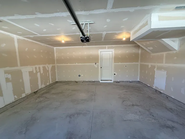 2104 Winterberry Ln — Photo 24