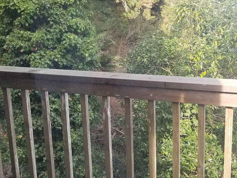 Quiet bedroom 2nd deck.