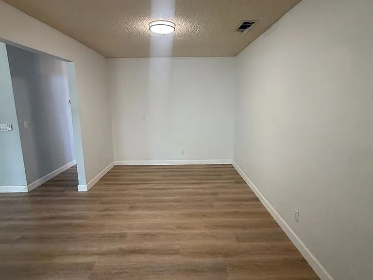 2568 Mayfair Ct — Photo 22