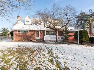 49 Marvin Ln, Commack, NY 11725