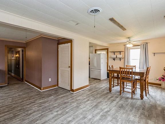 4th image of 407 Clark St