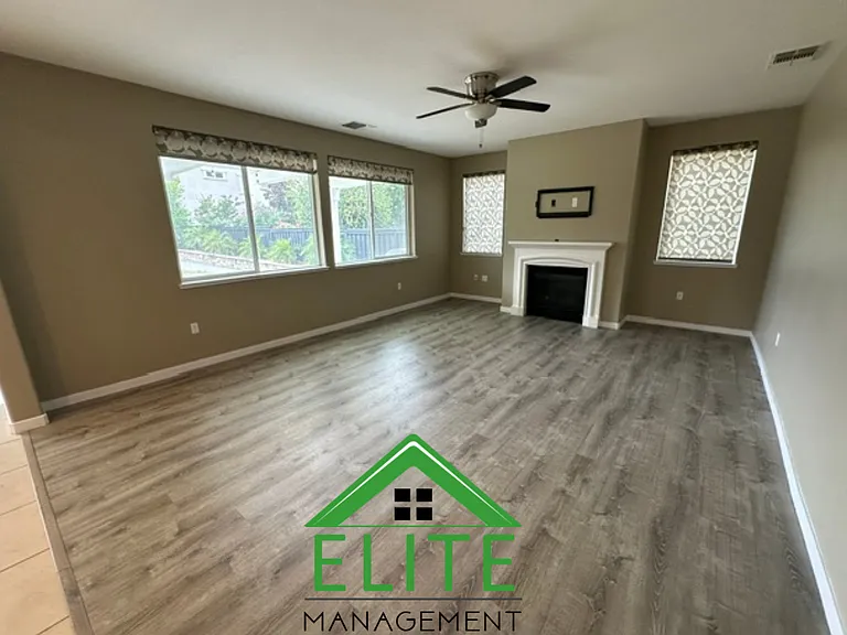 1084 Navigator Dr — Photo 16