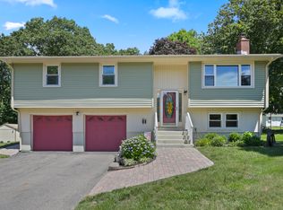 844 Long Cove Rd, Gales Ferry, CT 06335