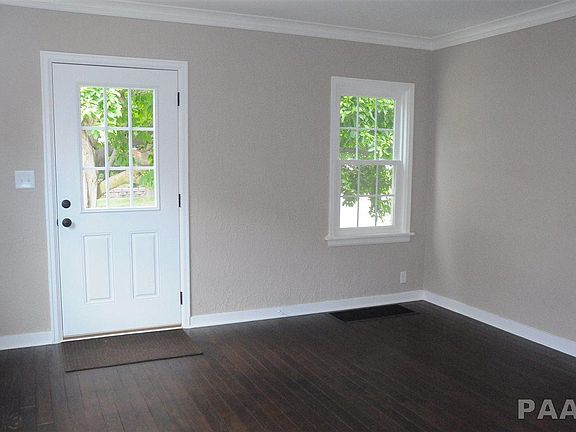 3rd image of 1006 E Hines Ave