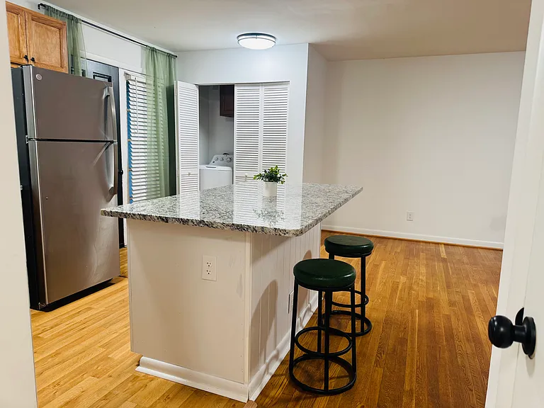 1216 W Leigh St — Photo 24