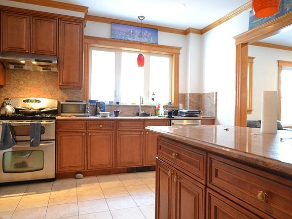 2nd image of 144 Columbia St #1XC