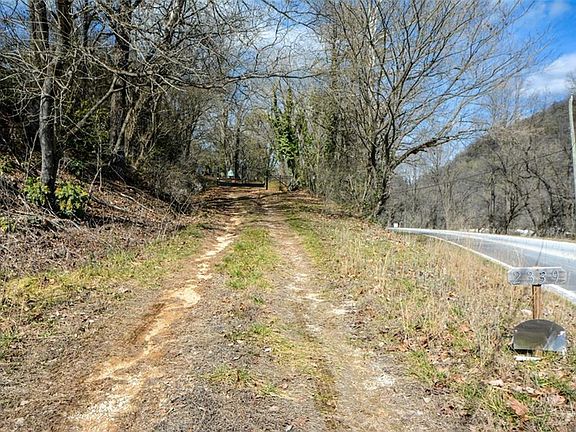 2nd image of 2339 Whitestone Rd