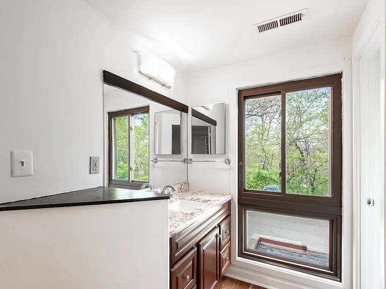 18153 Tunstall Dr — Photo 15