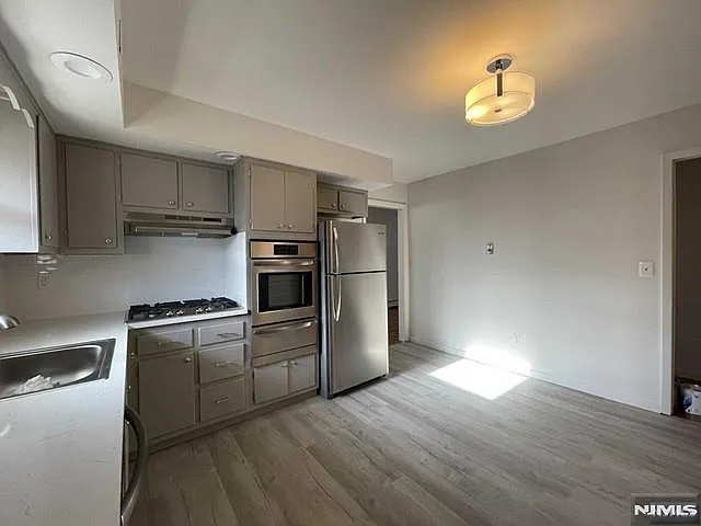 1542 10th St #2 — Photo 3
