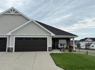 6702 Bellflower Pointe Dr, Deforest, WI 53532