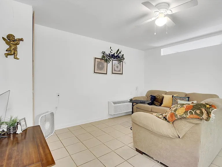 Tiny Apartment Rentals — Photo 24