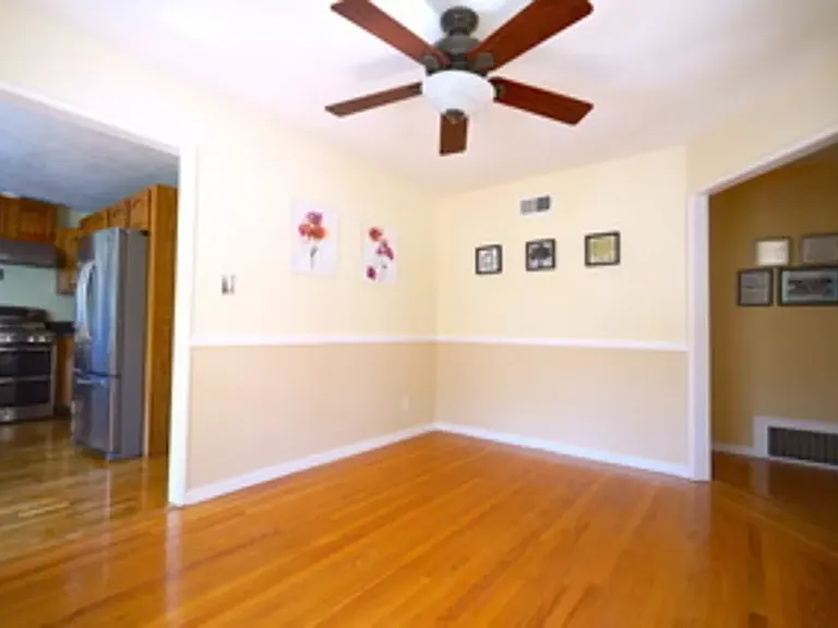 342 E Oakwood Blvd — Photo 7