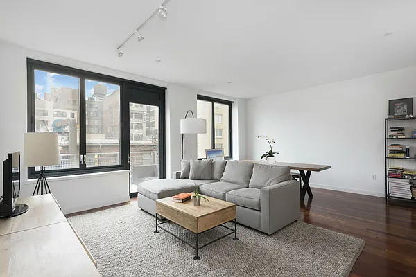 Sold by CMB Realty, LLC | media 11