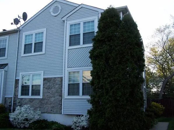 100 Spruce Ln, Collegeville, PA 19426