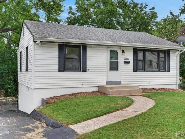 10832 Saint Henry Ct, Saint Ann, MO 63074