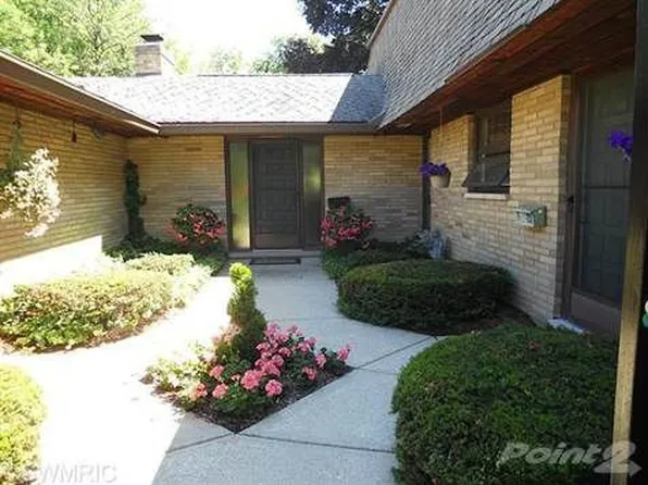 2727 S Lakeshore Dr, Saint Joseph, MI 49085