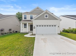 6907 W Cottage Ln NE, Rockford, MI 49341