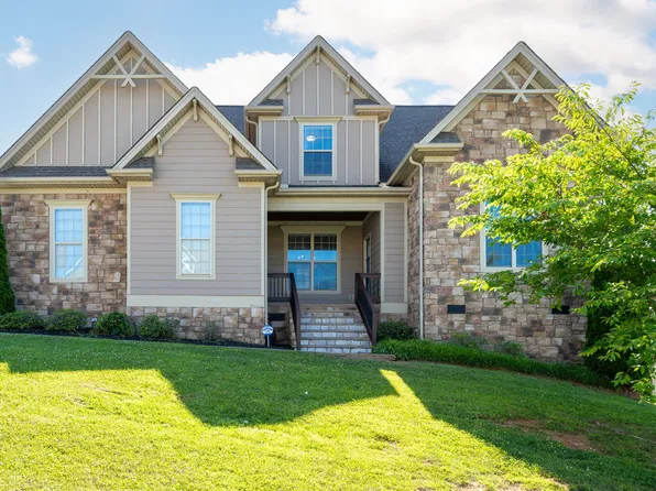 8885 McKenzie Farm Dr, Ooltewah, TN 37363