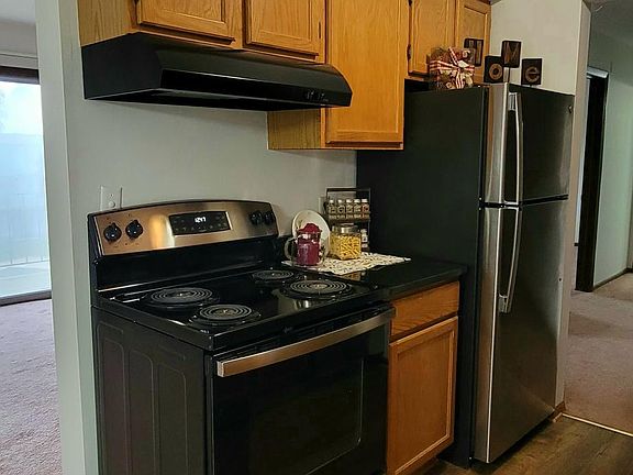 Kitchen with Black Granite countertops, Apt 308